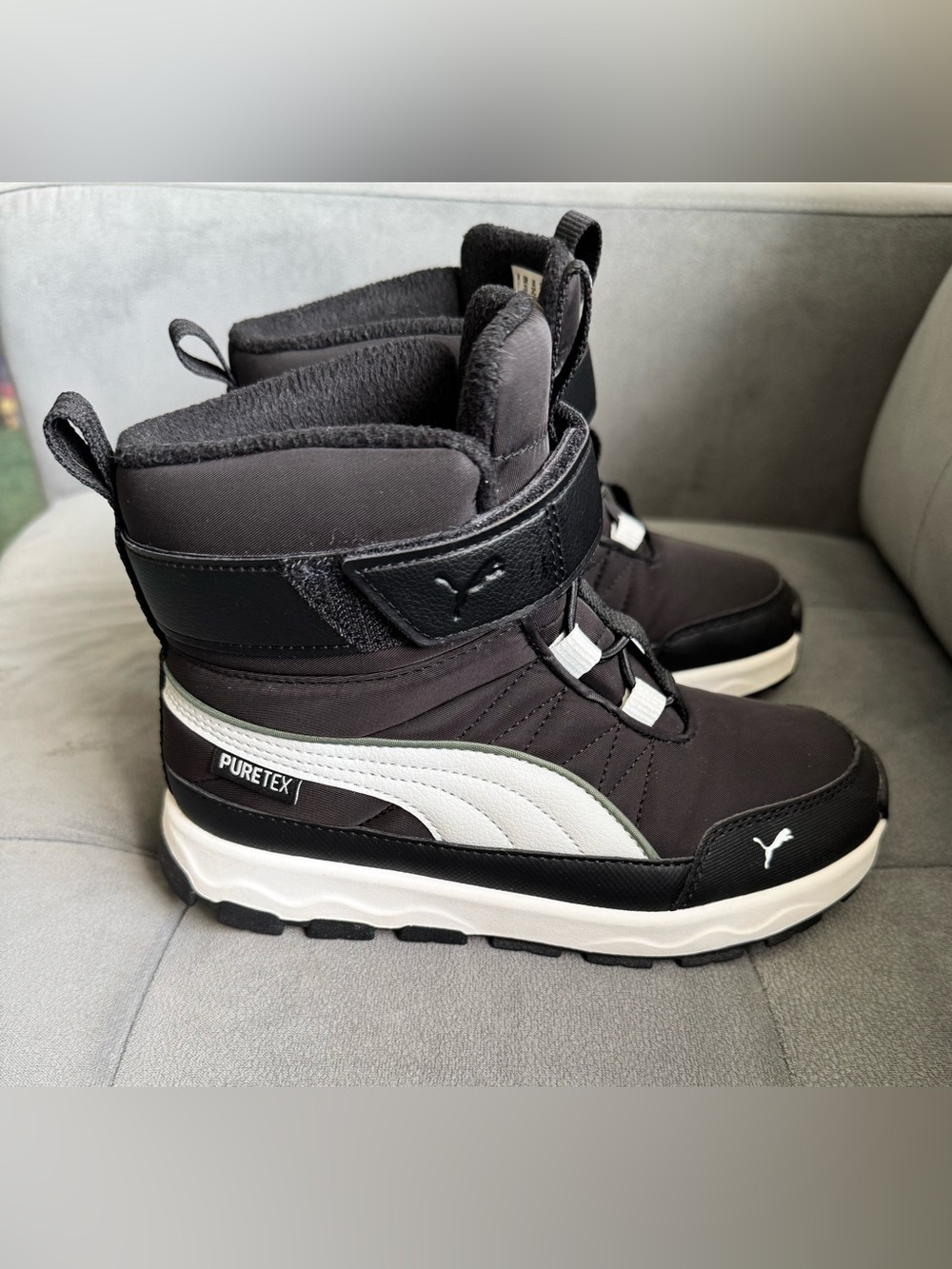 Puma Size 2 Kids Black and White Winter Snow Boots in good condition